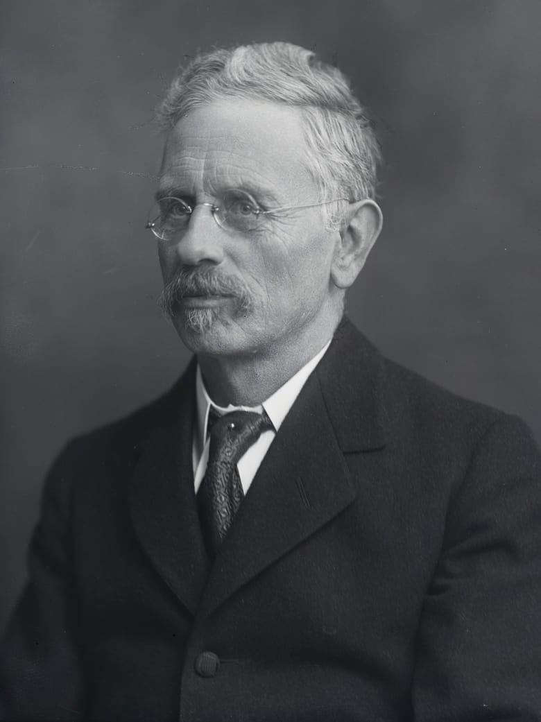 Portrait photograph of Otto Jespersen, c. 1919–21